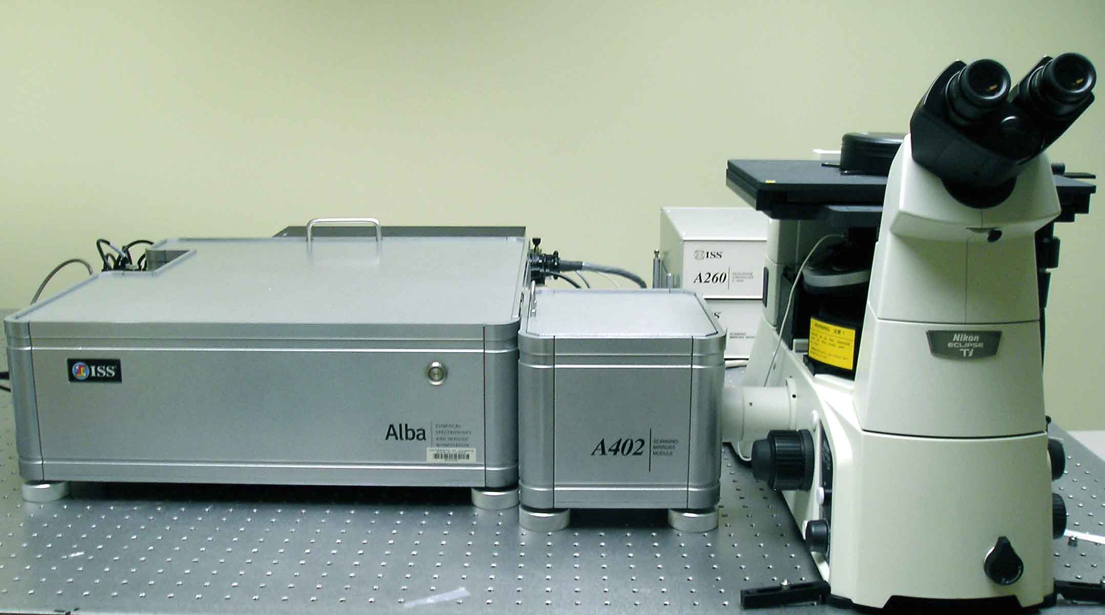 Multiphoton Fluorescence Confocal Microscope